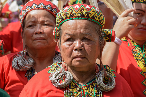 Tradisi Telingaan Aruu Khas Suku Dayak